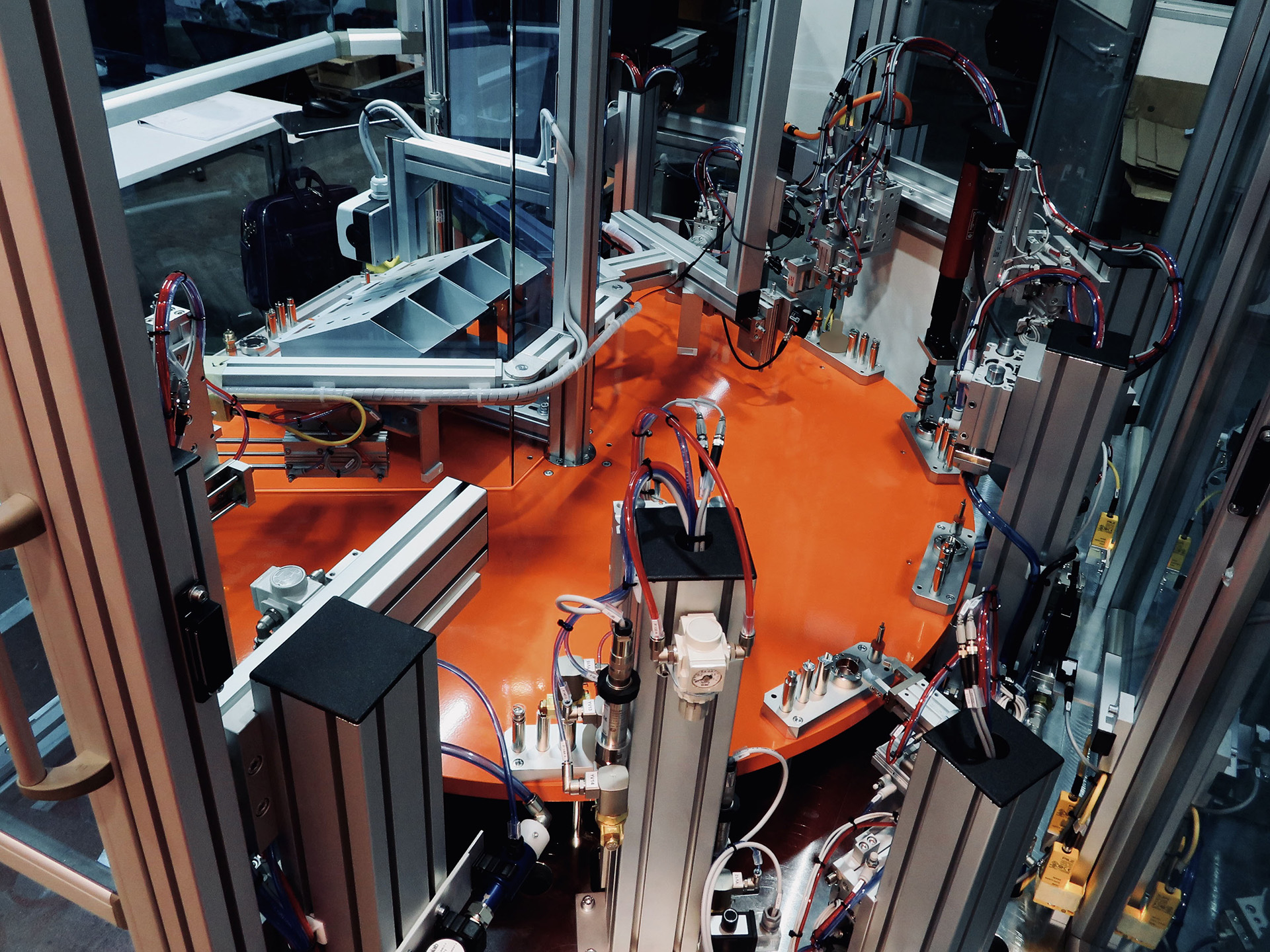 VS Engineering_Automazioni industriali_Automazione a tavola rotante_1920x1440 VS Engineering_Automazioni industriali_Automazione a tavola rotante_1920x1440